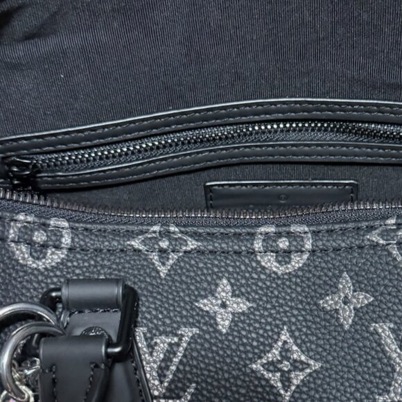 High Quality Fashion Top Handle Bag-Stunning in Gorgeous BLACK with Silver 30cm! - Picture 6 of 14